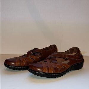 Women's Cora Dream sandals size 7.5 M in Brown